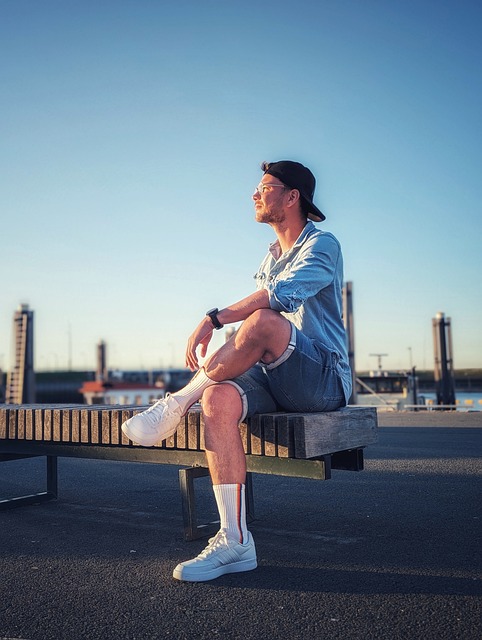 员的表现越 员的表现越